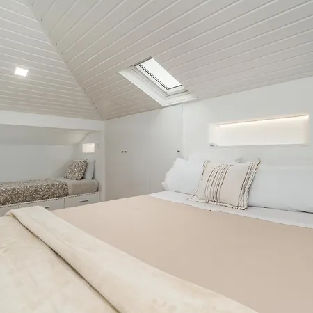 Lira's Loft - New Modern Loft In Calheta - Madeira * 阿科达卡列塔