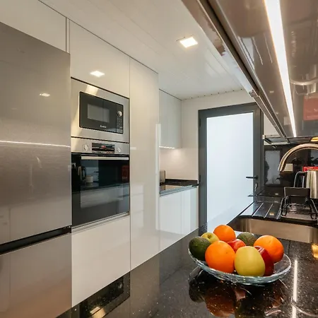 Апартаменты Lira's Loft - New Modern Loft In Calheta - Madeira *