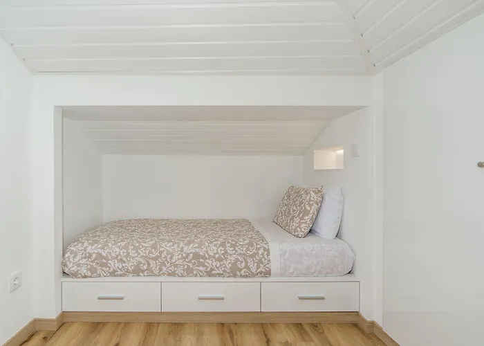 Lira's Loft - New Modern Loft In Calheta - Madeira *